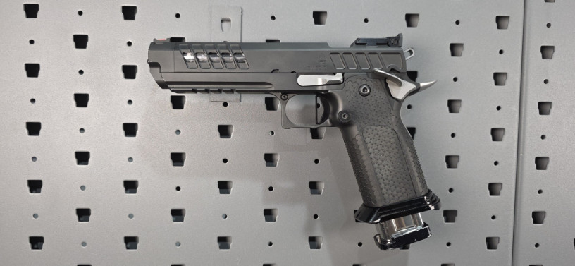 rare-atlas-gunworks-nemesis-v1-40-sw-two-tone-big-0