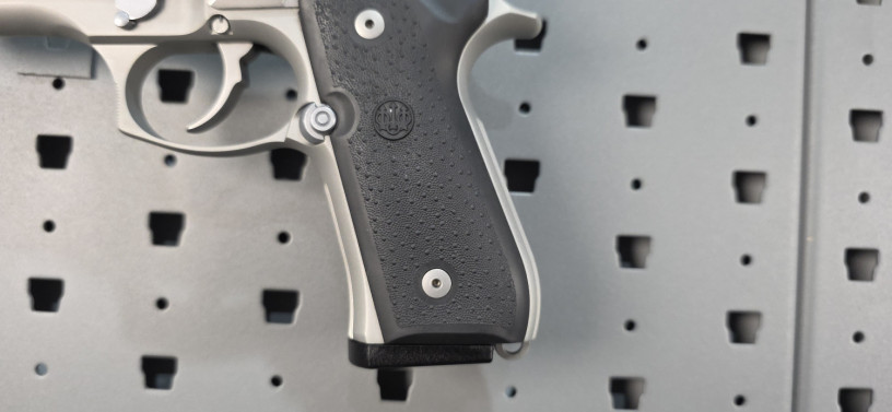 rare-beretta-92fs-inox-ghost-big-4