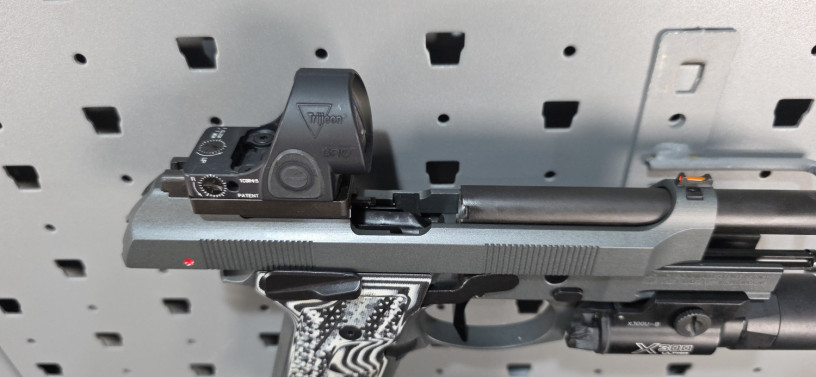 beretta-92xi-squalo-w-sro-surefire-x300-big-21