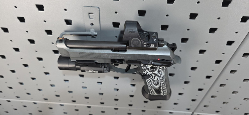 beretta-92xi-squalo-w-sro-surefire-x300-big-11