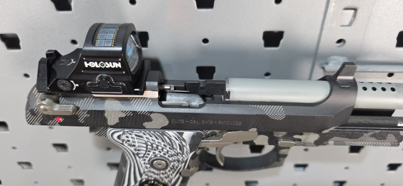 custom-beretta-m9a1-compact-blackbeards-customs-snow-topo-big-23