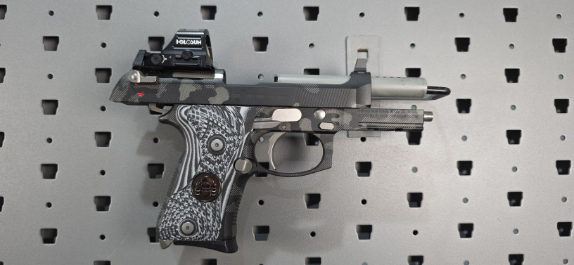 custom-beretta-m9a1-compact-blackbeards-customs-snow-topo-big-21