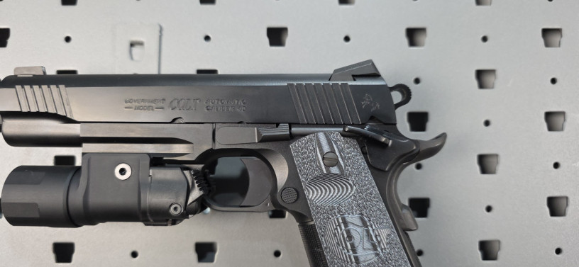 colt-1911-colt-combat-unit-rail-gun-45-acp-big-3