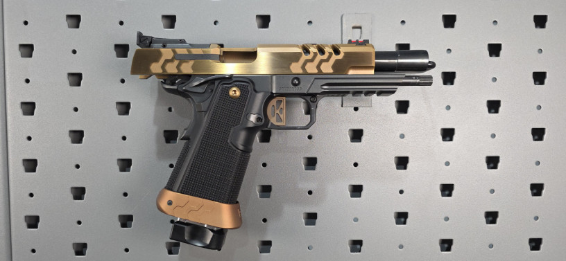 kimber-2k11-target-bronzedlc-2011-45-acp-big-17