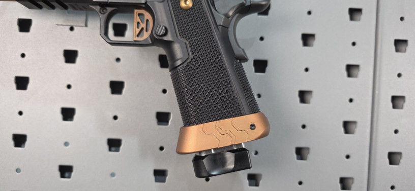 kimber-2k11-target-bronzedlc-2011-45-acp-big-4