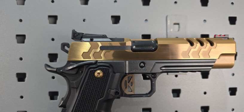 kimber-2k11-target-bronzedlc-2011-45-acp-big-12