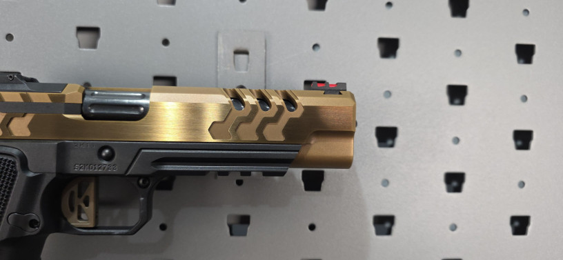 kimber-2k11-target-bronzedlc-2011-45-acp-big-11