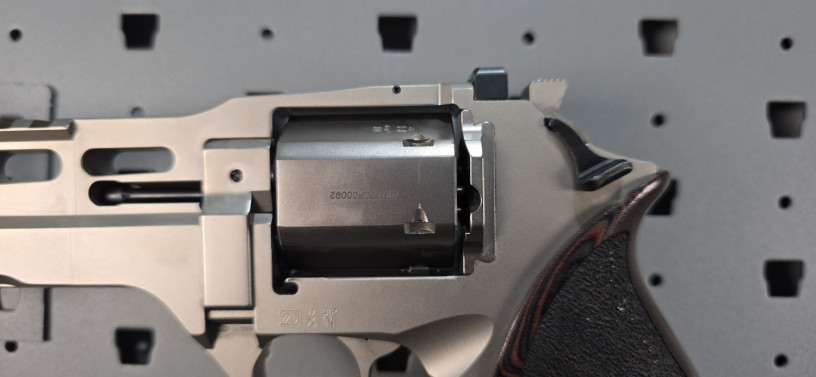 chiappa-rhino-60ds-6-barrel-357-magnum-nickel-w-hogue-match-grip-big-14