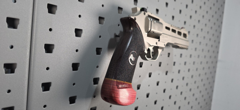 chiappa-rhino-60ds-6-barrel-357-magnum-nickel-w-hogue-match-grip-big-28