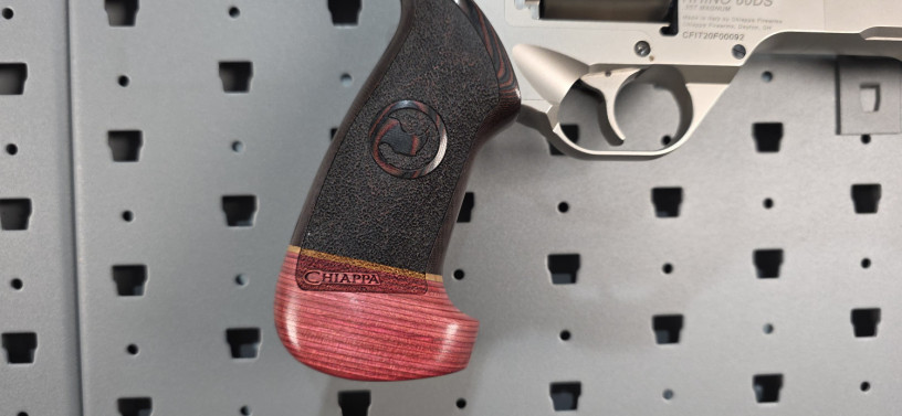 chiappa-rhino-60ds-6-barrel-357-magnum-nickel-w-hogue-match-grip-big-27