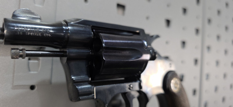 colt-detective-special-38-special-2-snub-nose-revolver-big-10