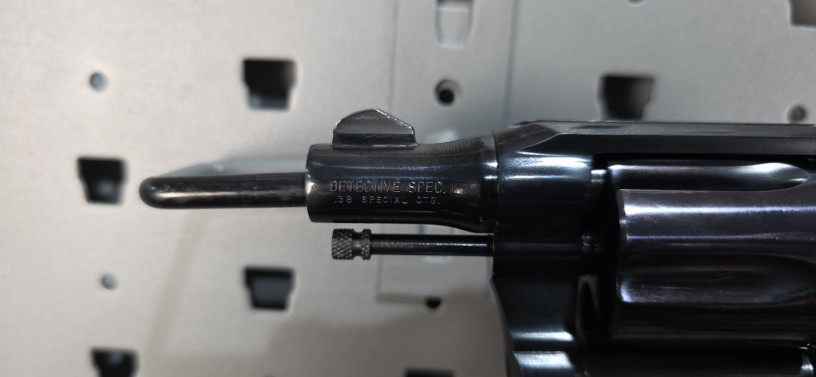 colt-detective-special-38-special-2-snub-nose-revolver-big-2