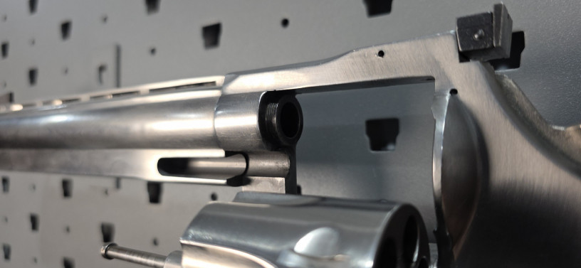 rare-dan-wesson-vh8-8-44-magnum-silhouette-revolver-big-22