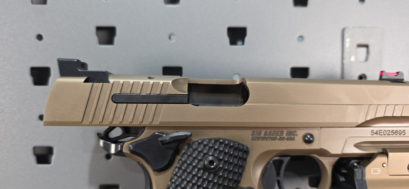 rare-sig-sauer-1911-emperor-scorpion-bronze-pvd-45-acp-big-19