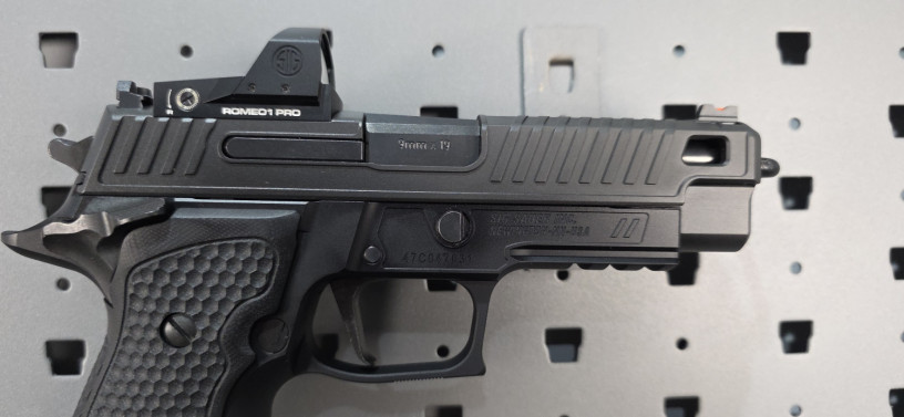 ultra-rare-zev-technologies-x-sig-sauer-p226-zev-9mm-w-sig-romeo1-pro-big-13