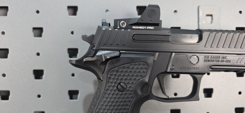 ultra-rare-zev-technologies-x-sig-sauer-p226-zev-9mm-w-sig-romeo1-pro-big-14