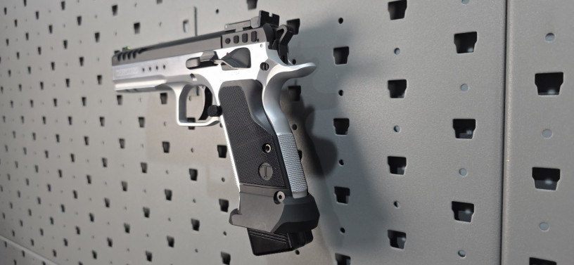 tanfoglio-defiant-10mm-match-pistol-w-case-accessories-big-5