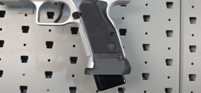 tanfoglio-defiant-10mm-match-pistol-w-case-accessories-big-4