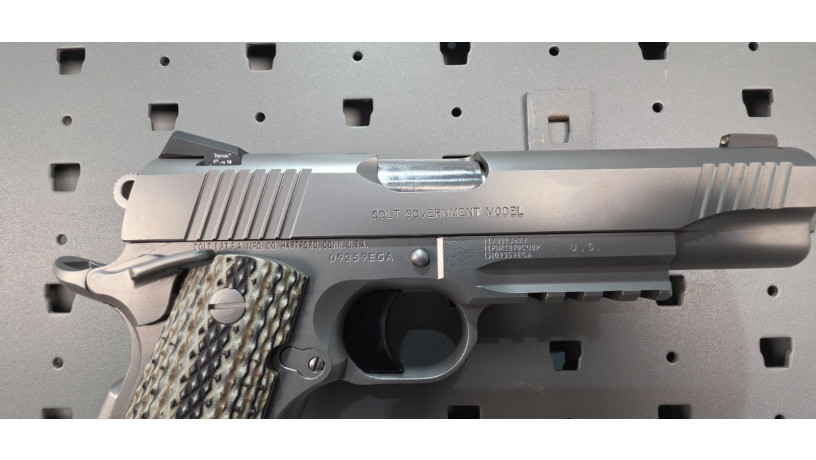 uber-rare-colt-m45a1-45-acp-rail-gun-custom-finish-big-13