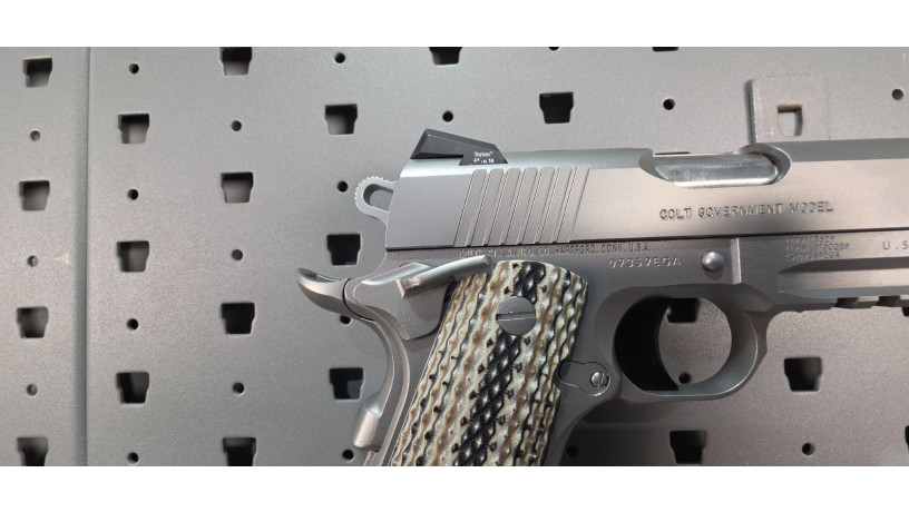 uber-rare-colt-m45a1-45-acp-rail-gun-custom-finish-big-14