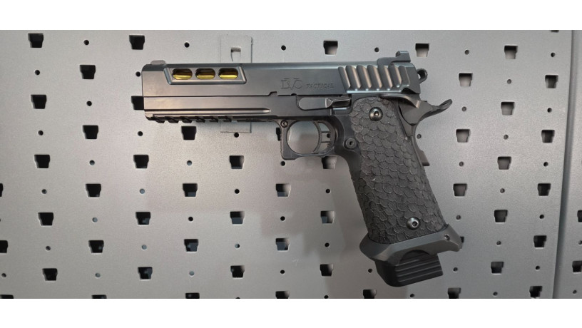 uber-rare-sti-dvc-tactical-2011-9mm-big-0