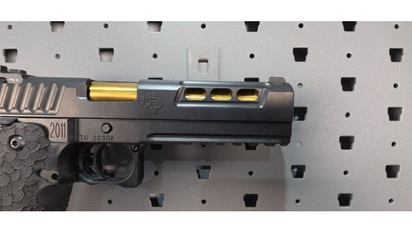 uber-rare-sti-dvc-tactical-2011-9mm-big-12