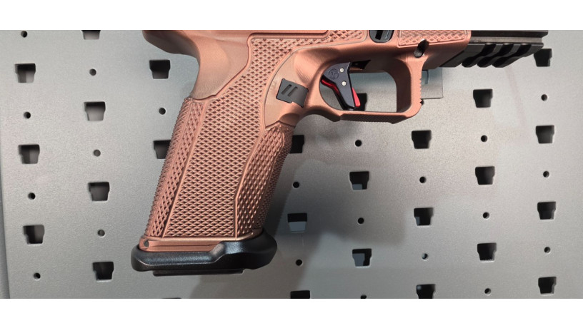rare-zev-oz9c-hypercomp-bronze-black-9mm-modular-pistol-big-13